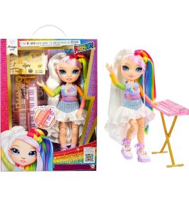 Puppe mit Regenbogenhaaren, Pastell-Outfit und Zubehör, im Karton und auf Ständer mit Keyboard.