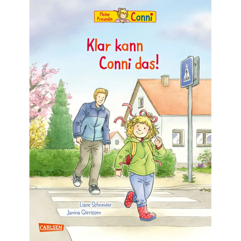 Ein Mädchen mit grünem Rucksack überquert fröhlich einen Zebrastreifen, ein Mann folgt ihr.