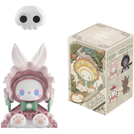 Hasen-Figur mit Haube, Totenkopf-Accessoire und dekorativer Box mit Charakterabbildungen.