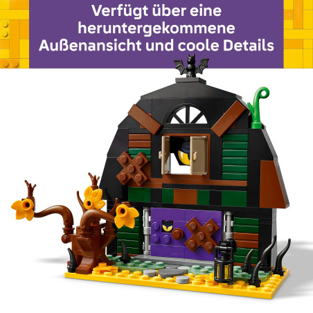 Ein LEGO-Haus mit Bretterfenstern, Pflanzen und Laterne steht unter einem Schild mit deutscher Aufschrift.