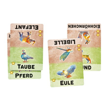 Vier illustrierte Tier-Spielkarten mit deutschen Namen: Taube, Pferd, Eule, Papagei und weitere sind zu sehen.