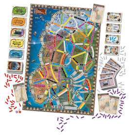 Buntes Spielbrett von Zug um Zug: Europa mit Spielkarten, Zielkarten und farbigen Zugfiguren.
