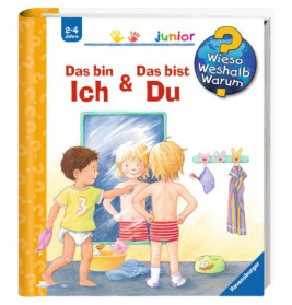 Drei Kinder stehen am Spiegel, eines zeigt darauf deutsches Buchcover Ich & Du für 2-4-Jährige.