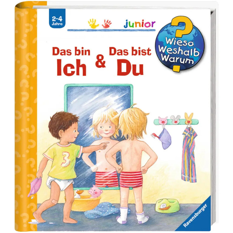 Drei Kinder stehen am Spiegel, eines zeigt darauf deutsches Buchcover Ich & Du für 2-4-Jährige.