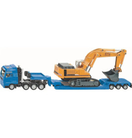 Ein blauer Spielzeug-Lkw transportiert einen orangefarbenen Bagger auf einem Tieflader.