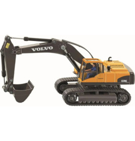 Gelber Volvo-Spielzeugbagger mit schwarzen Ketten und Fahrerfigur in der Kabine vor weißem Hintergrund.