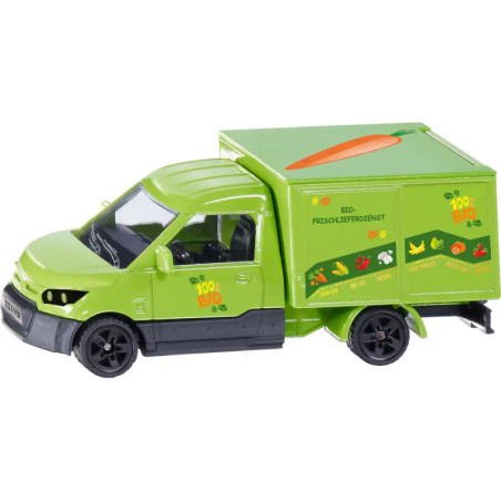 Grüner Spielzeug-Lieferwagen mit Gemüsemotiven und großem Karottenbild auf dem Laderaum.