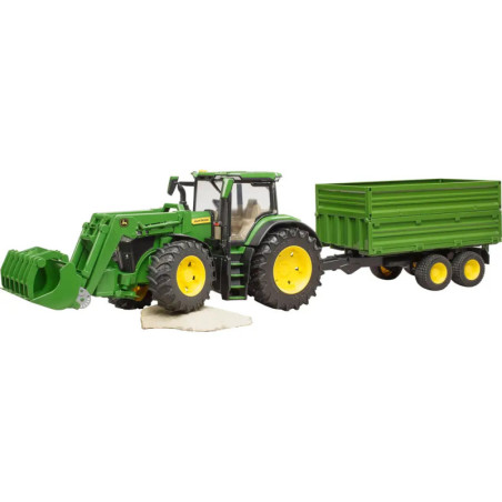 John Deere 7R 350 mit Frontlader und Tandemachstransportanhänger
