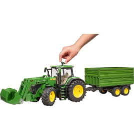 John Deere 7R 350 mit Frontlader und Tandemachstransportanhänger