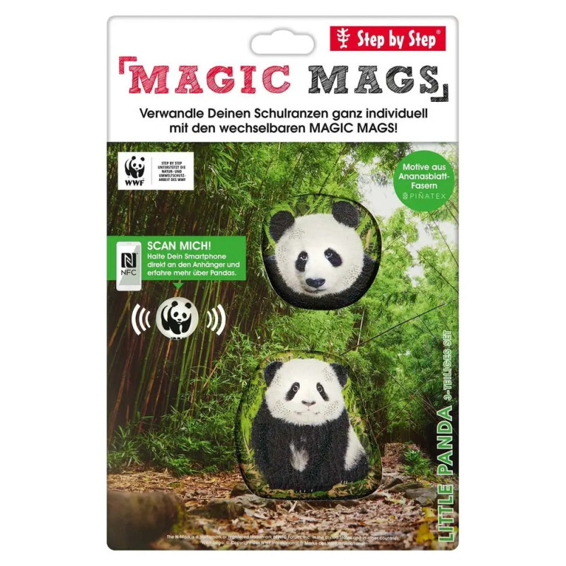 Zwei panda-förmige Schulranzen-Accessoires auf einer Karte mit deutschem Text und WWF-Logo. Zwei panda-förmige Schulranzen-Accessoires auf einer Karte mit deutschem Text und WWF-Logo.