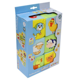 Box mit bunten Stoffbausteinen, jeder mit einem Cartoon-Tiergesicht wie Hund, Huhn, Schaf, Kuh, Ente und Schwein.