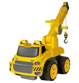 Gelber Spielzeug-Kranwagen mit großen schwarzen Rädern und beweglichem Haken am Ausleger.