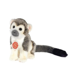 Grauer Plüschaffe mit langem Schwanz sitzt aufrecht und trägt ein rotes Schild auf der Brust.