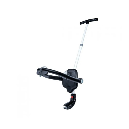 Schwarz-silberner Knie-Roller mit konturiertem Sitz, verstellbarem Griff und gepolsterter Knieauflage auf Rollen. Schwarz-silberner Knie-Roller mit konturiertem Sitz, verstellbarem Griff und gepolsterter Knieauflage auf Rollen.