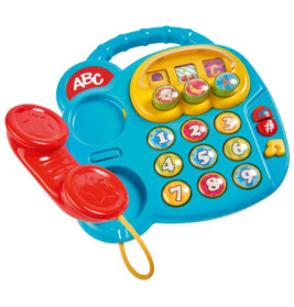Buntes Spielzeugtelefon mit Zahlentasten, rotem Hörer und ABC-Buchstaben auf blau-gelbem Untergrund.