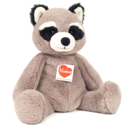 Plüschwaschbär mit weißer Schnauze, schwarzen Abzeichen und Herzekind-Anhänger auf der Brust.