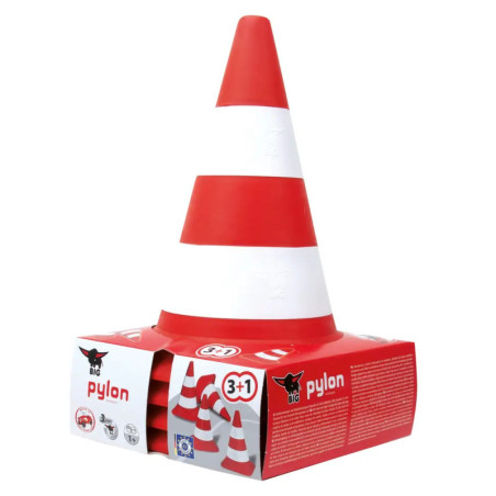Ein rot-weiß gestreifter Spielzeug-Verkehrskegel steht auf seiner Verpackung mit der Aufschrift BIG pylon. Ein rot-weiß gestreifter Spielzeug-Verkehrskegel steht auf seiner Verpackung mit der Aufschrift BIG pylon.