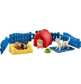 Spielset mit Spielzeug-Hundefiguren, Betten, roter Hundehütte, blauem Zaun, Futternapf und Matte.