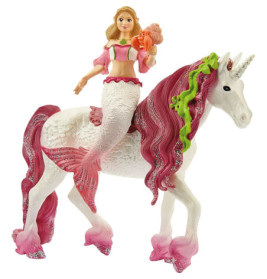 Eine Meerjungfrauenpuppe mit Muschel reitet auf einem weißen Einhorn mit pinker Mähne, Schweif und Hufen.