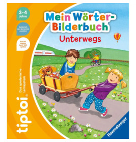 Zwei Kinder spielen draußen: Eines zieht einen Wagen mit Teddy, das andere fährt mit Rollschuhen und lächelt.
