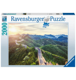Ravensburger Puzzle (2000 Teile) mit der chinesischen Mauer, die sich durch grüne Berge schlängelt.