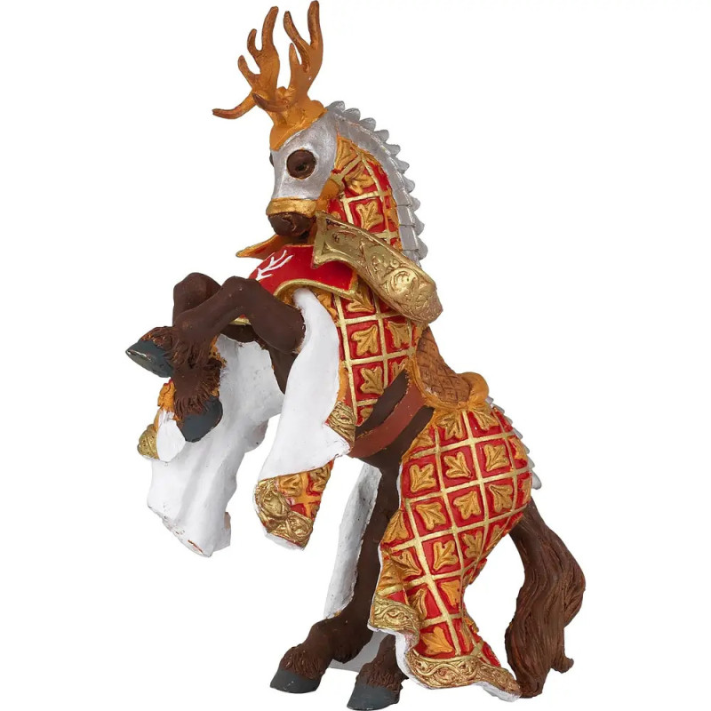 Spielzeugpferd aufbäumend, in rot-goldener Rüstung im Mittelalterstil mit Hirschmaske.