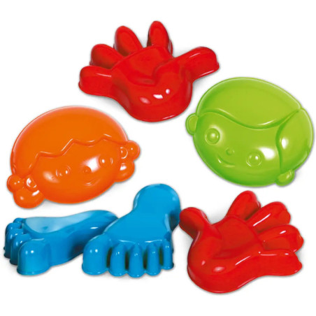 Fünf bunte Kunststoffformen in Hand-, Fuß- und Cartoon-Gesichtern liegen auf weißem Hintergrund.