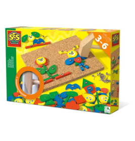 SES Bastelset: Korkplatte, Hammer, Nägel und bunte Holzformen für Kinder von 3 bis 6 Jahren.