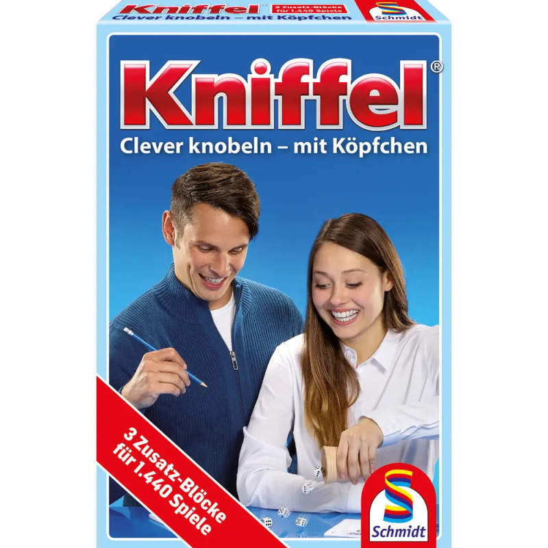 Mann und Frau spielen lächelnd Kniffel auf einer blauen Spielschachtel mit der Aufschrift Kniffel - Clever knobeln.
