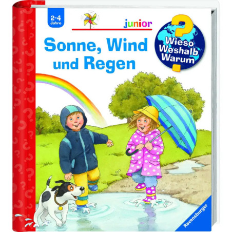 Zwei Kinder mit Hund spielen unter einem Regenbogen in Pfützen eins hält einen Regenschirm und trägt Gummistiefel.