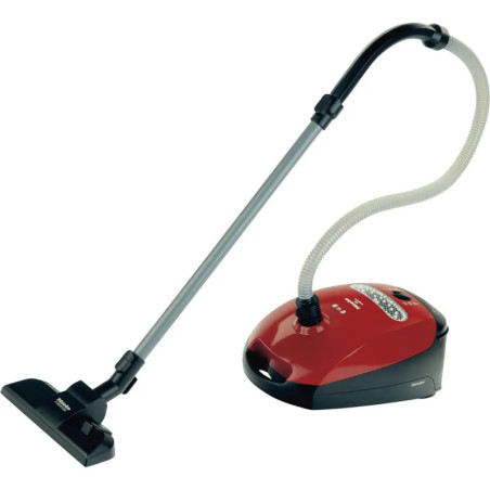 Roter Bodenstaubsauger mit flexiblem Schlauch und langem Düsenaufsatz vor weißem Hintergrund. Roter Bodenstaubsauger mit flexiblem Schlauch und langem Düsenaufsatz vor weißem Hintergrund.