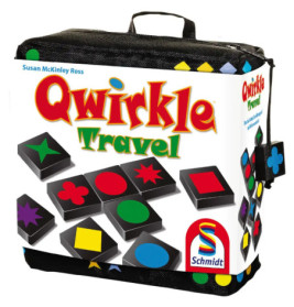 Qwirkle Travel Brettspiel-Box mit bunten Symbolen, Tragetasche und Schmidt-Logo.