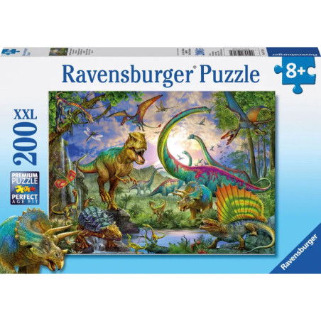 Ravensburger Puzzle, 200 Teile, zeigt bunte Dinosaurier in Urwaldlandschaft. Geeignet ab 8 Jahren.