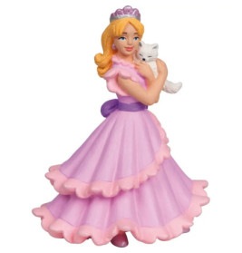 Eine Prinzessin im rosa Kleid mit Krone hält lächelnd eine weiße Katze.