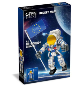 Bauset-Box mit Raketenmann und Astronaut aus Bausteinen, der eine Sternenflagge vor Weltraumhintergrund hält.