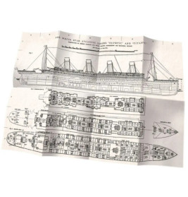 Gefalteter Bauplan mit Seiten- und Draufsicht der Olympic und Titanic von White Star Line, Schiffsteile beschriftet.