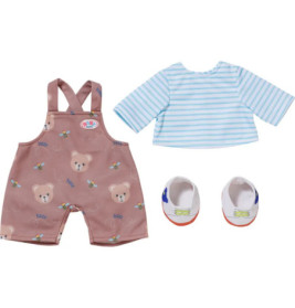 Puppenkleidung mit Latzhose im Bärchenmuster, gestreiftem Shirt und zwei kleinen Mützen.