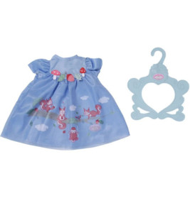 Hellblaues Puppenkleid mit Eichhörnchen- und Pilzmuster, daneben ein dekorativer blauer Kleiderbügel.