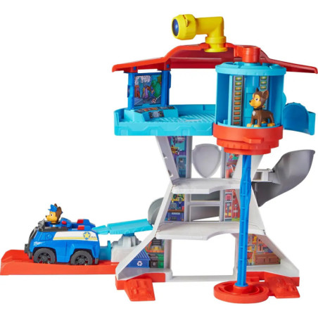 PAW Patrol Spielset mit Aussichtsturm, Chase im Auto und einem weiteren Hund auf der Beobachtungsplattform.
