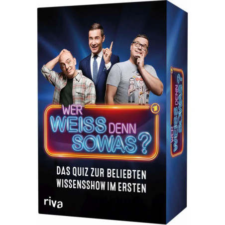 Drei Männer stehen neben einem Neon-Schild mit der Aufschrift Wer weiß denn sowas? auf einer Quizspiel-Box.