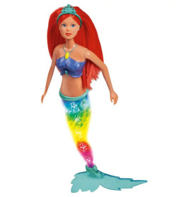 Meerjungfrauenpuppe mit roten Haaren, lila Oberteil, leuchtendem Regenbogenschwanz und grüner Krone.