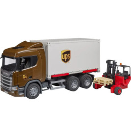 Ein brauner UPS-Lkw steht neben einem roten Gabelstapler, der eine Palette trägt.