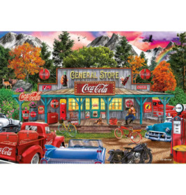 Bunter Retro-Laden mit Coca-Cola-Schildern, Oldtimern, Fahrrädern, Zapfsäule und Bergen im Hintergrund.