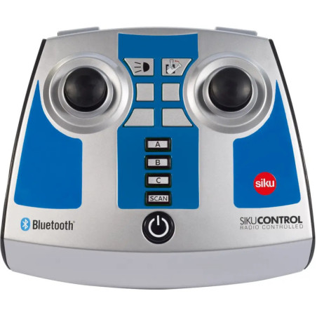 Bluetooth-fähige sikuCONTROL-Fernbedienung mit zwei Joysticks, Bedientasten und Power-Taste auf silber-blauer Oberfläche. Bluetooth-fähige sikuCONTROL-Fernbedienung mit zwei Joysticks, Bedientasten und Power-Taste auf silber-blauer Oberfläche.