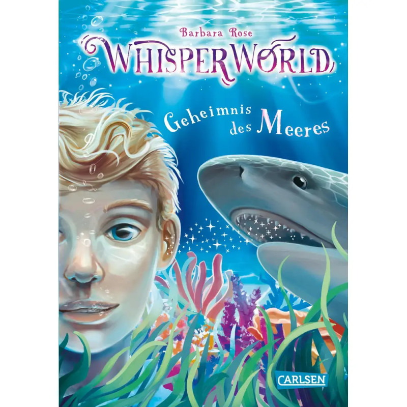 Illustrierter Junge und Hai unter Wasser mit bunten Pflanzen Text: WhisperWorld: Geheimnis des Meeres. Illustrierter Junge und Hai unter Wasser mit bunten Pflanzen Text: WhisperWorld: Geheimnis des Meeres.
