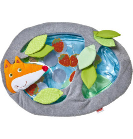 Fuchs-Motiv-Babymatte mit schwimmenden Erdbeeren, grünen Blättern und strukturiertem grauem Rand.