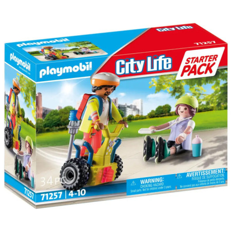 Playmobil City Life Starter Pack: Zwei Figuren im Park, eine auf einem Segway, eine sitzt.