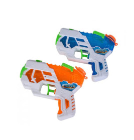 Zwei bunte Plastik-Wasserpistolen, eine mit orangen, eine mit blauen Akzenten, vor weißem Hintergrund.