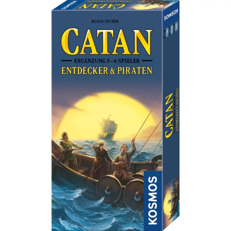 Catan: Entdecker & Piraten - Segler auf einem Boot, Meer, großer gelber Sonnenaufgang im Hintergrund. Catan: Entdecker & Piraten - Segler auf einem Boot, Meer, großer gelber Sonnenaufgang im Hintergrund.