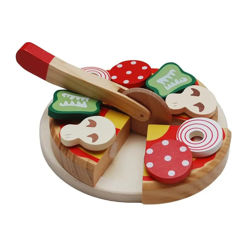 Holzpizza-Spielzeug mit bunten Belägen und einem Holzpizzaschneider auf weißem Hintergrund.